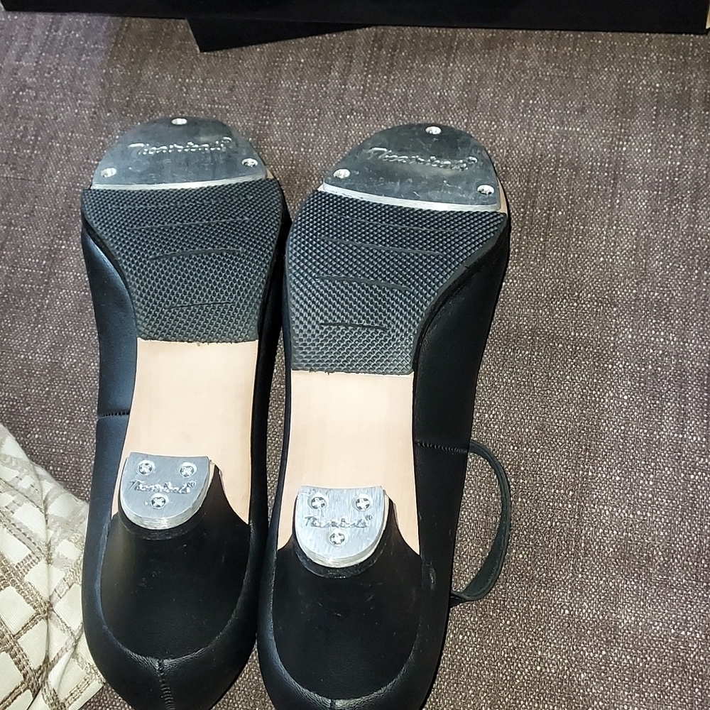 THEATRICALS  foot wear adult 1.5 heels black 7M us new